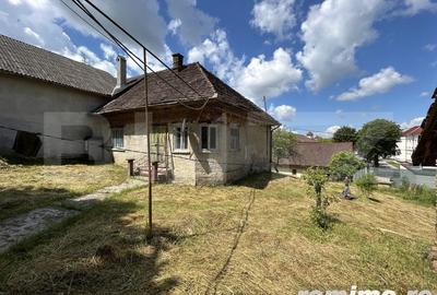Casă cu 4 camere cu Teren 3300 Mp în Central