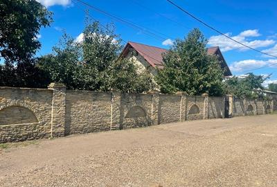 Casa exclusivista de vanzare - 1