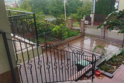 Casă individuală cu 9 camere cu Canalizare în Bucium - 1