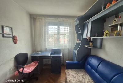 Apartament cu 3 camere semidecomandat în Dărmănești - 2
