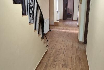 Casă cu 7 camere cu Teren 1000 Mp în Central - 4