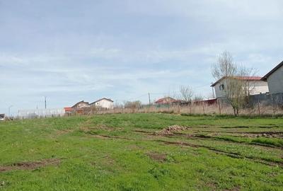 Teren de 566 mp, în Vânători - 3