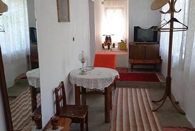 Casă cu 2 camere cu Teren 1600 Mp în Ghindari - 2