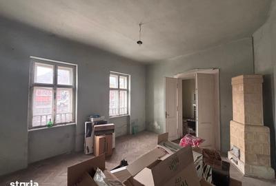 Casă cu 4 camere decomandat cu Teren 450 Mp în Budai - 2