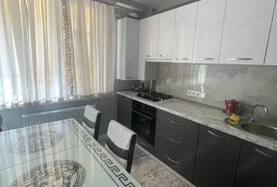 Garsonieră decomandată în Romană