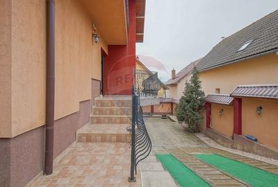 Casă cu 7 camere cu Garaj în Central - 46