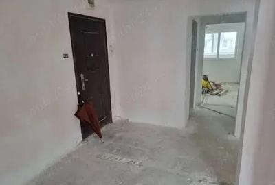 A 36 Apartament modificat , Cora ,etajul 1 ,confort 1 ,cu balcon inchis ?i centrala ,3 camere , - 3