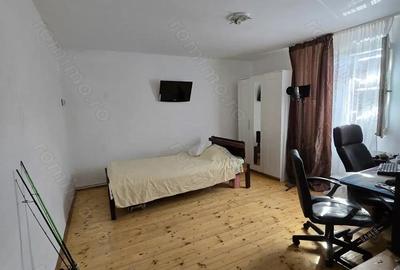 Casă cu 3 camere cu Canalizare în Parța - 1