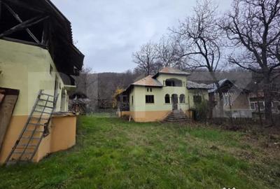 Casă cu 4 camere cu Teren 4332 Mp în Central - 8