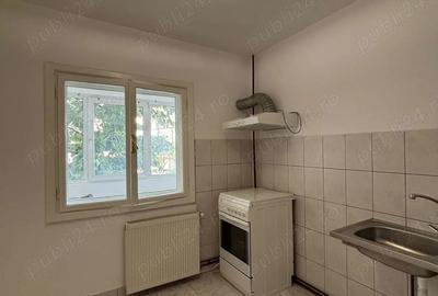 Vand ap 3 camere,et 1,in bloc cu 4 etaje,central,bloc izolat termic,zona complex studentesc Timi?o - 2