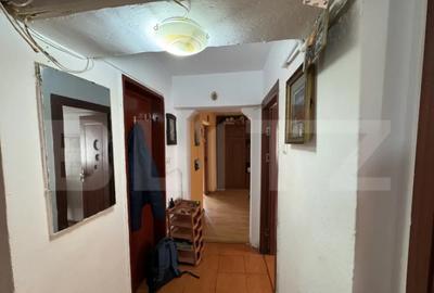 Apartament cu 3 camere semidecomandat în 9 Mai - 2