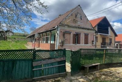 Casă individuală cu 4 camere cu Canalizare în Exterior Est - 1