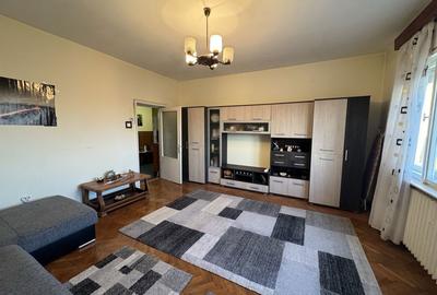 Apartament cu 3 camere decomandat în Central - 2