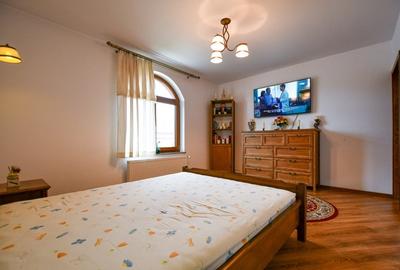 Casă individuală cu 6 camere cu Canalizare în CET - 15