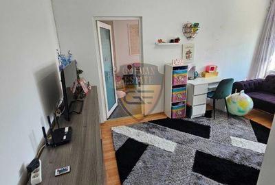 Apartament cu 3 camere semidecomandat în Km 4 - 5