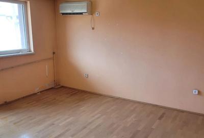 Casă cu 6 camere cu Canalizare în Central - 7