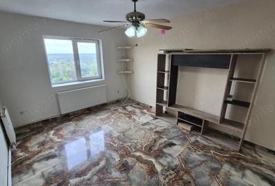 Vanzare apartament 2 camere, situat in Targu Jiu, Aleea Plopilor - zona 9 Mai - 1