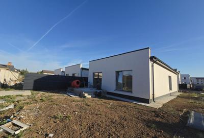 Casa parter - 3 camere - 2 bai- beci- pod -350mp teren-incalzire pardoseala - 5