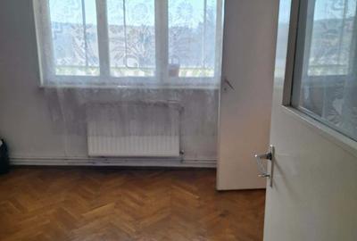 Apartament cu 3 camere decomandat în Central - 1