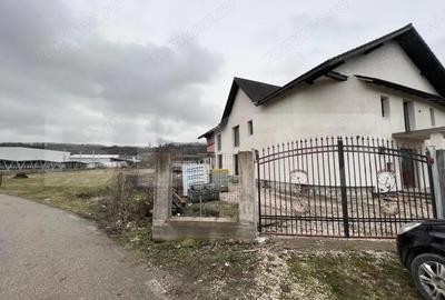 Casă cu 12 camere cu Teren 3730 Mp în Stremț - 4