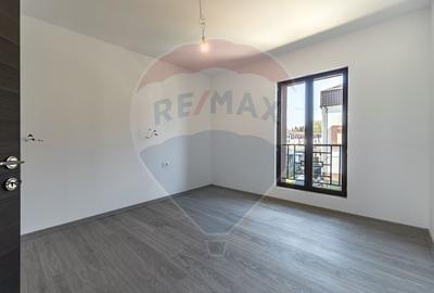 Spațiu comercial, de 261 mp, în Tractorul - 14