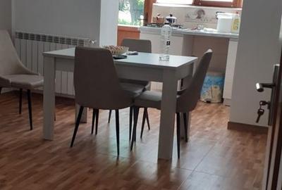 Apartament cu 3 camere decomandat în Petros