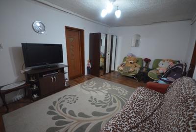 Casă cu 4 camere cu Teren 600 Mp în Andronache - 2