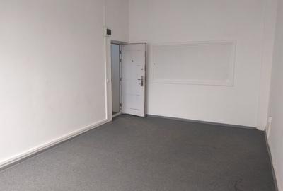 Birou, de 1,500 mp, în Central - 2