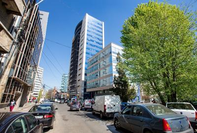 Spațiu comercial, de 1,840 mp, în P-ța Victoriei - 4