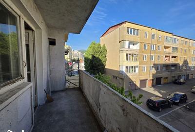 Apartament cu 3 camere decomandat în Piața Centrală - 11