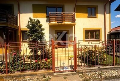 Duplex cu 8 camere cu Canalizare în Prundu - 1