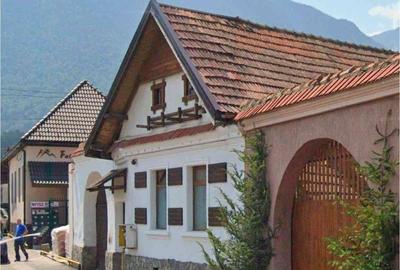 Casă cu 10 camere cu Teren 800 Mp în Central - 4