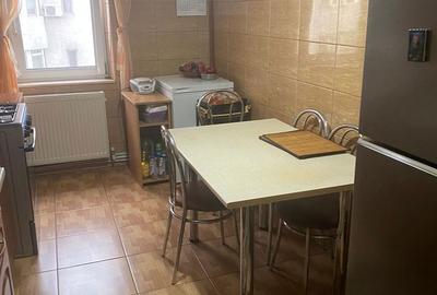 Apartament cu 2 camere decomandat în Km 5