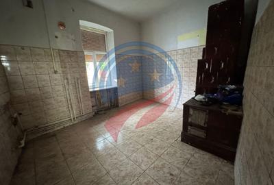Casă individuală cu 6 camere cu Teren 470 Mp în Central - 7