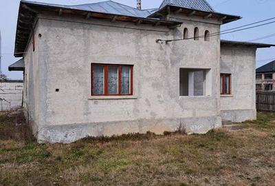 Vand casa in Poiana Lacului la 15 minute de Pite?ti la 15 km ?i la 300 m de centru comunei - 5