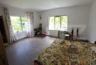 Casă cu 4 camere cu Teren 2000 Mp în Central - 11