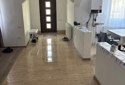 Casă individuală cu 5 camere cu Canalizare în Central - 1