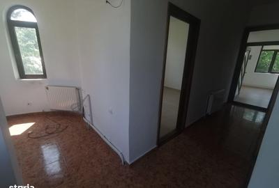 Spațiu comercial, de 200 mp, în Central - 3