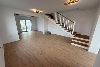 Duplex cu 4 camere cu Canalizare în Bucovăț (Remetea Mare)