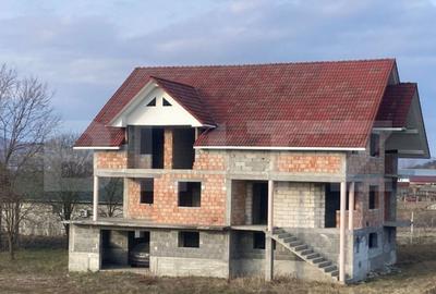 Casa de vanzare la ro?u,500 mp utili poten?ial Unic, loc - 7