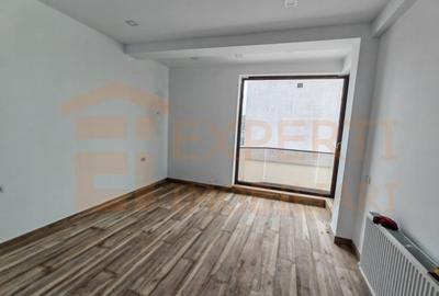 Spațiu comercial, de 360 mp, în Central - 4