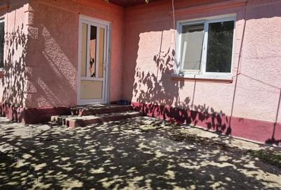 Casă cu 3 camere în 23 August - 4