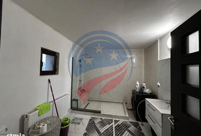 Casă cu 6 camere cu Canalizare în Central - 3