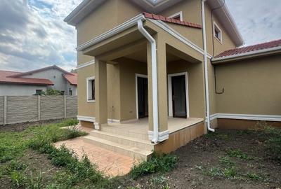 Casa cu garaj, lângă Carrefour, la asfalt - 5 camere, 3 băi - 13