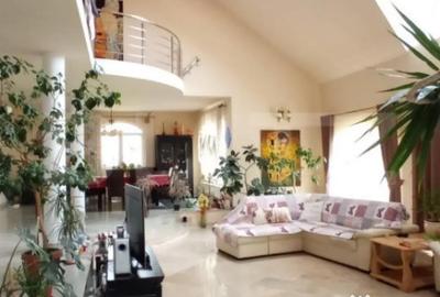 Casă cu 5 camere cu Teren 2100 Mp în Central - 3
