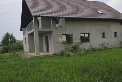 Casă cu 5 camere cu Teren 1483 Mp în Mitocu Dragomirnei - 2