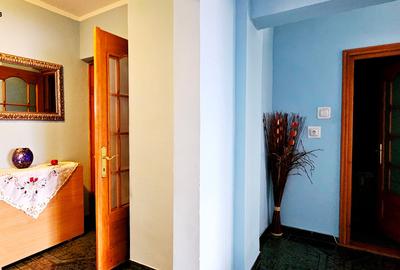 Apartament 4 camere decomandate, zona 1 Mai - 3