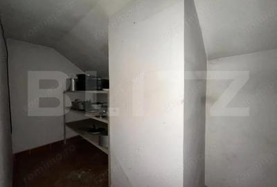 Casă cu 8 camere cu Teren 371 Mp în Central - 3