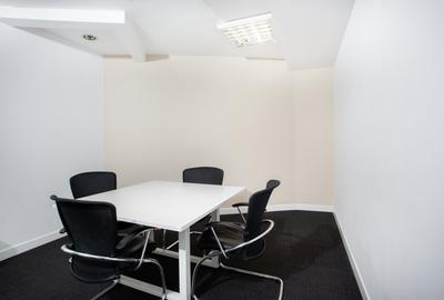 Spațiu de birou privat pentru 3 persoane în Charles de Gaulle Plaza - 9