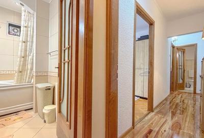 Apartament cu 3 camere decomandat, mobilat în Tractorul - 9
